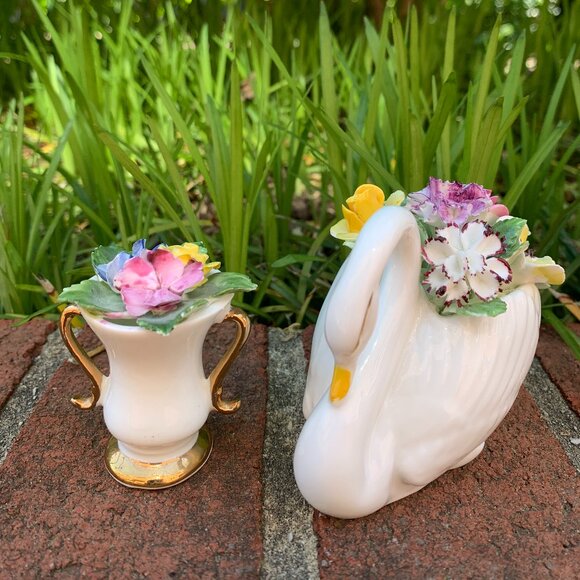 Royal Adderley Swan w/ Flower Bouquet and Sandford Vase (2pcs), Fine Bone China - Picture 4 of 4